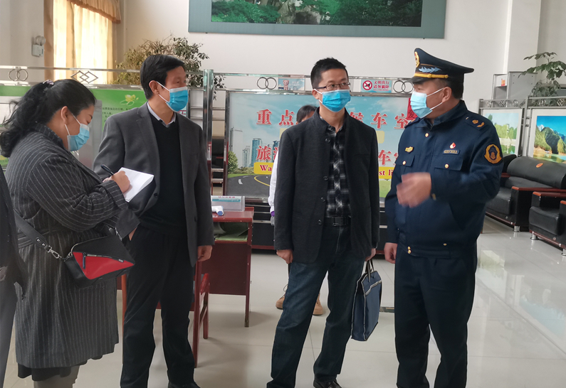 图为第三监督检查组在汽车西站对疫情防控措施落实情况开展督查检查.jpg